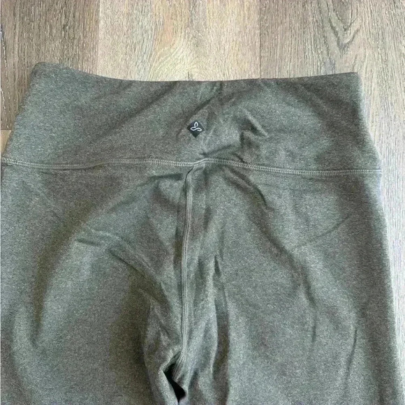 PrAna Transform Capri Pants.  Women’s size large. - Picture 6 of 6
